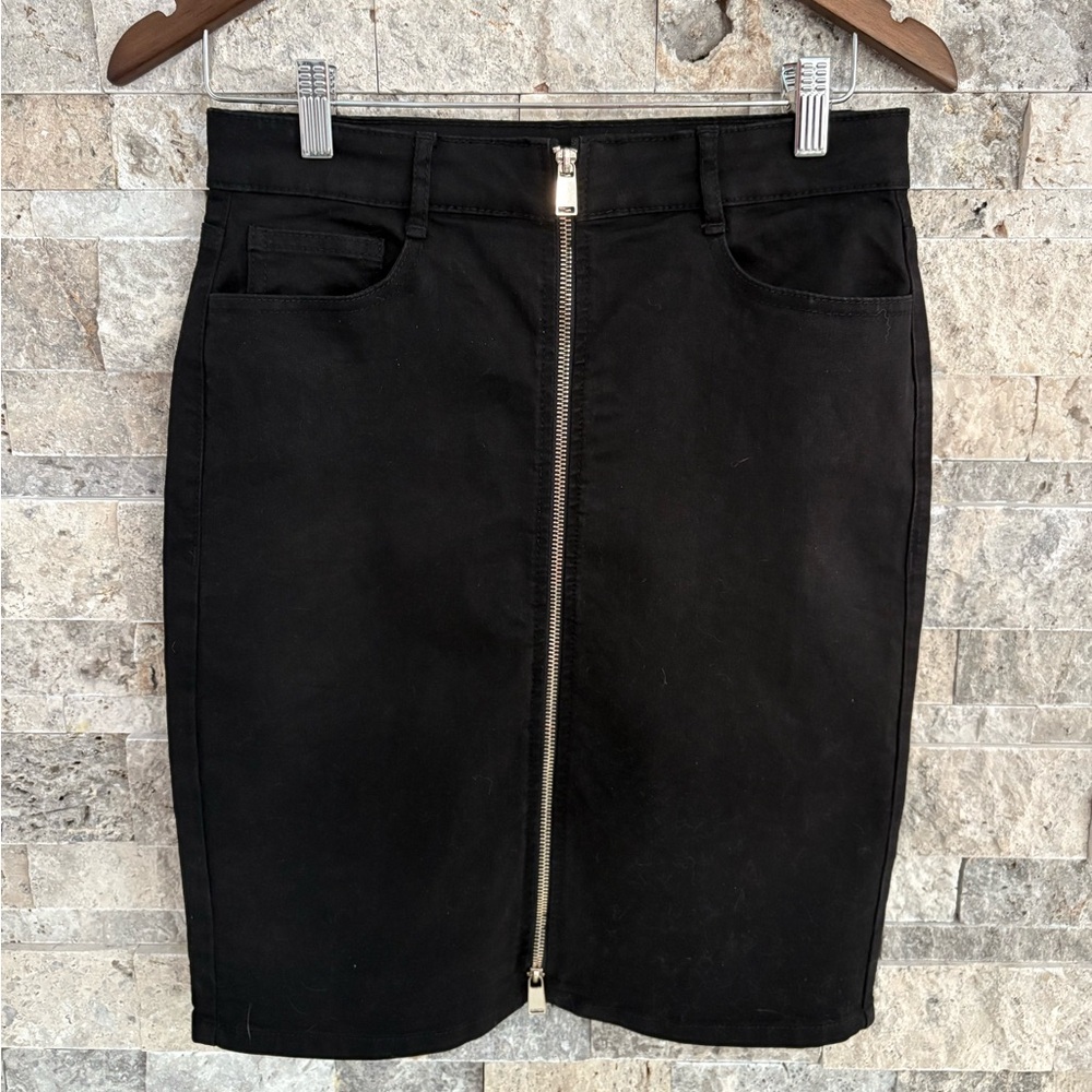 Dynamite Black Pencil‎ Skirt with Zipper, size M, excellent condition